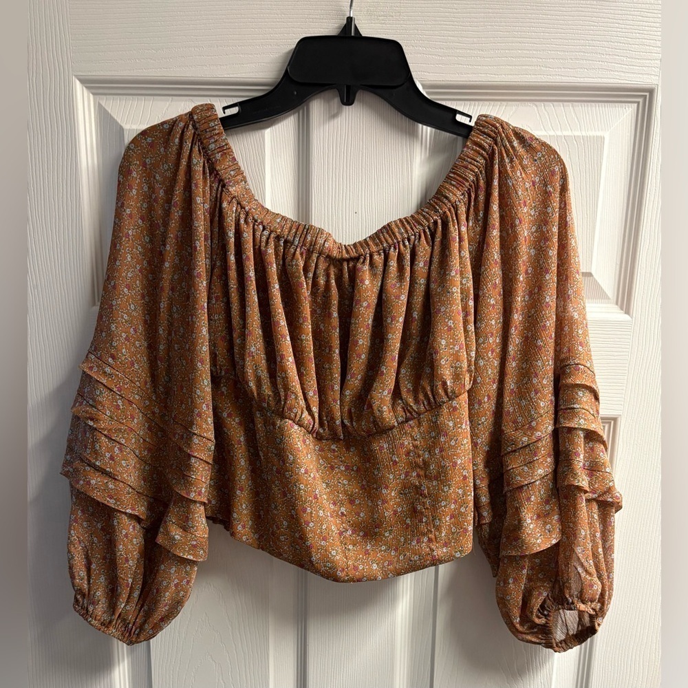 ASTR The Label Neutral Crop Top W/ Floral Print and Smocking Size Large